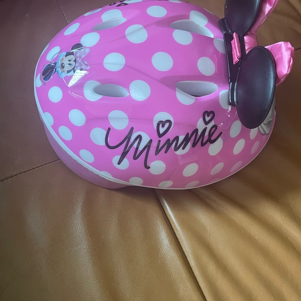 Disney Pink and White Minnie Mouse helmet with Bow - Picture 3 of 5